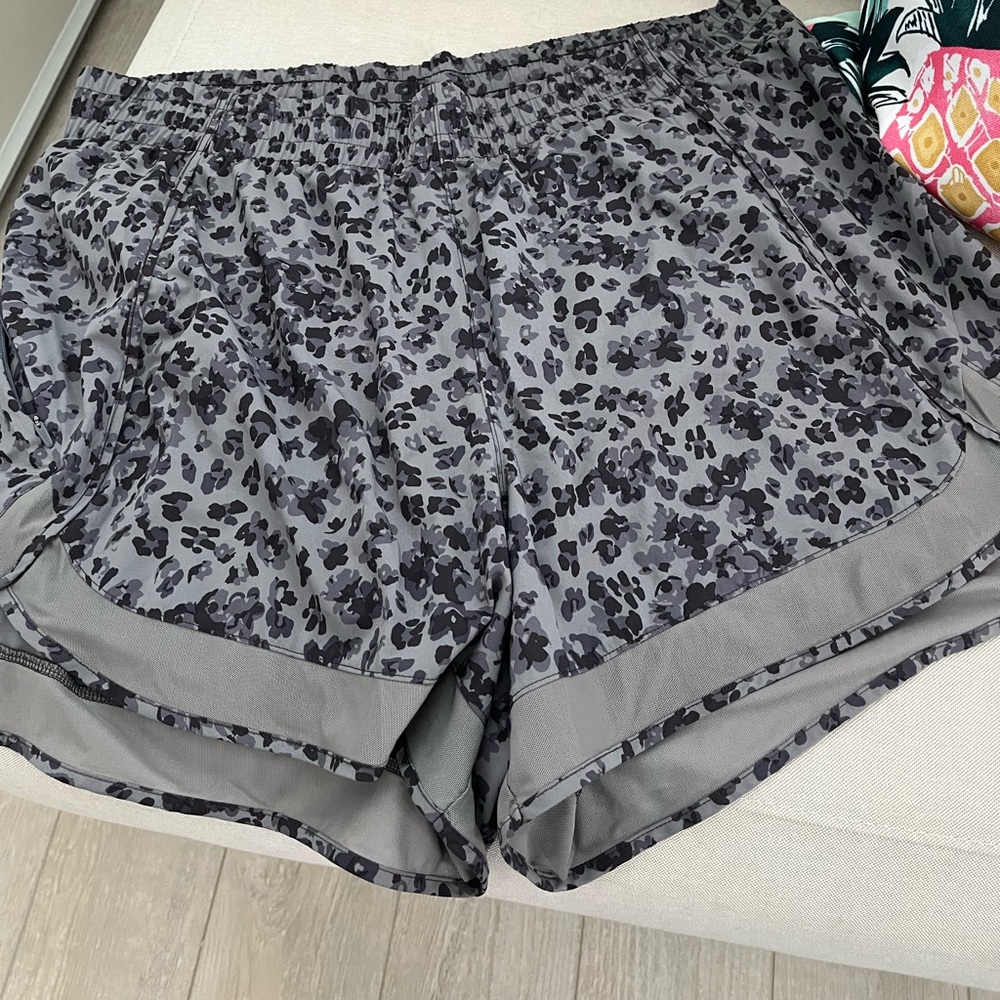Athleta Printed Mesh Racer Run Short 4" size 1X